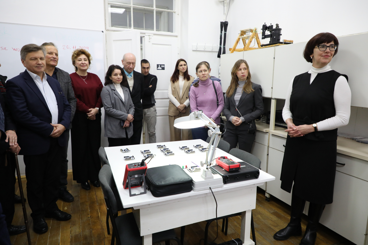 Фото з відкриття лабораторії