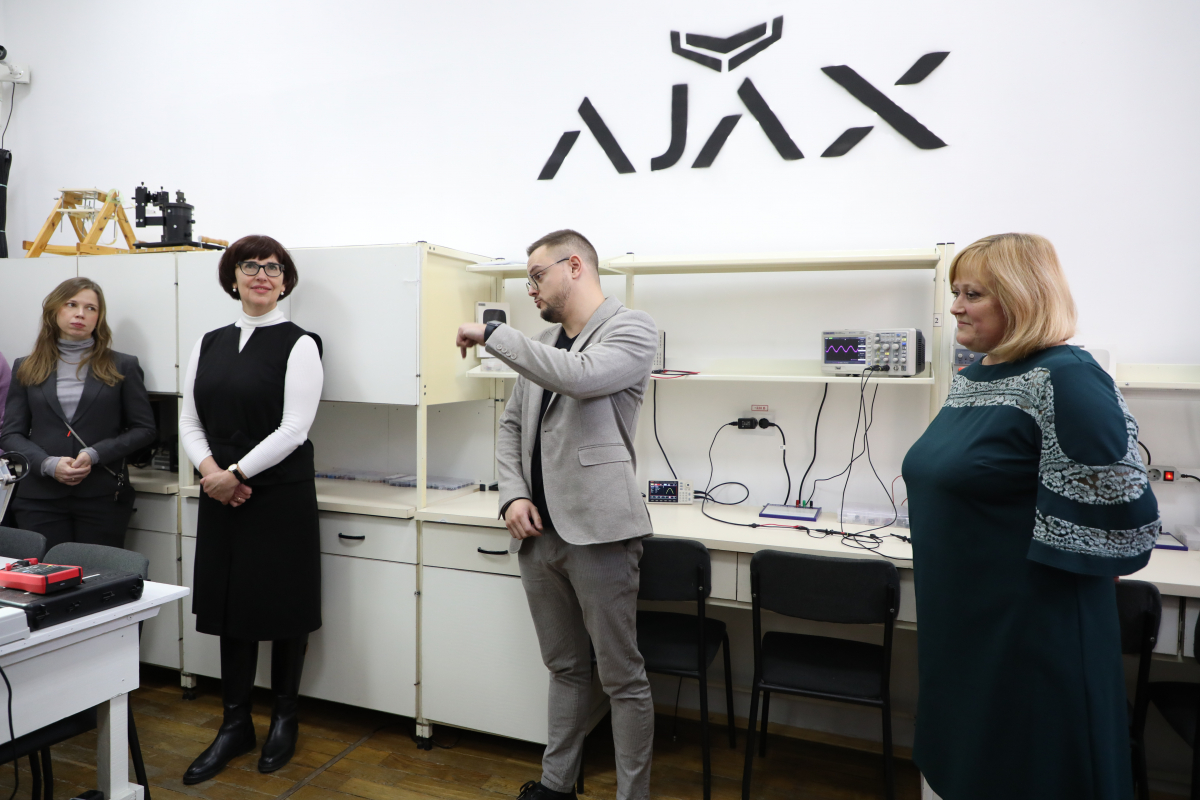 Фото з відкриття лабораторії