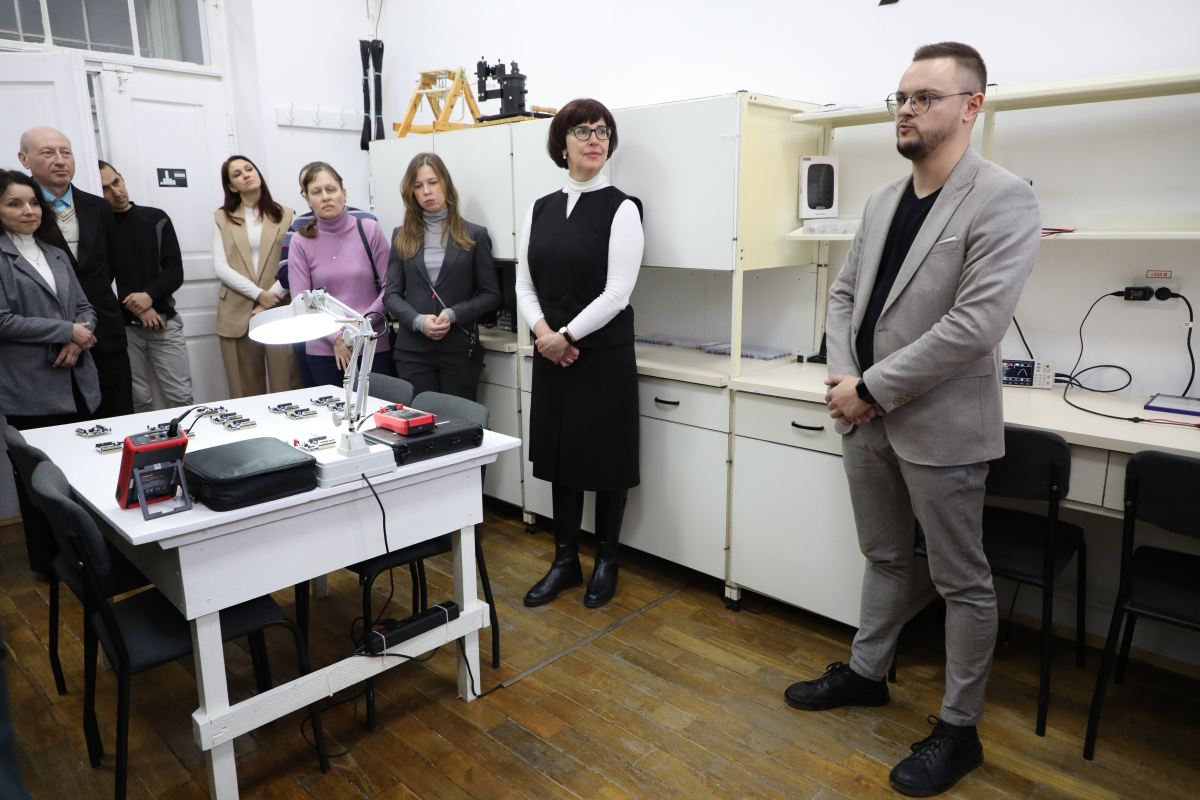 Фото з відкриття лабораторії