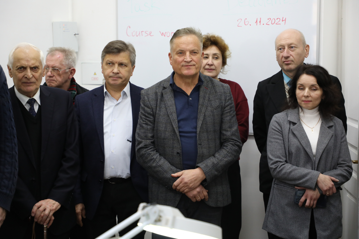 Фото з відкриття лабораторії