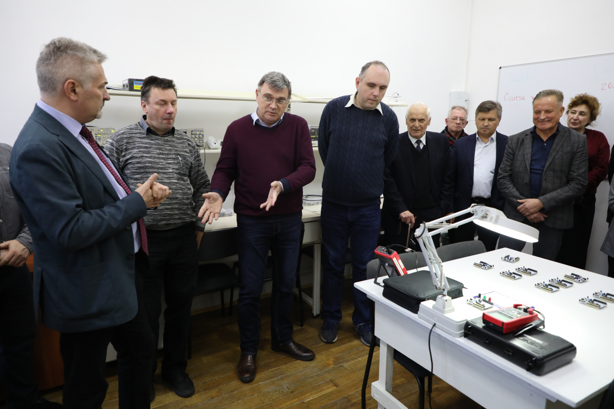 Фото з відкриття лабораторії