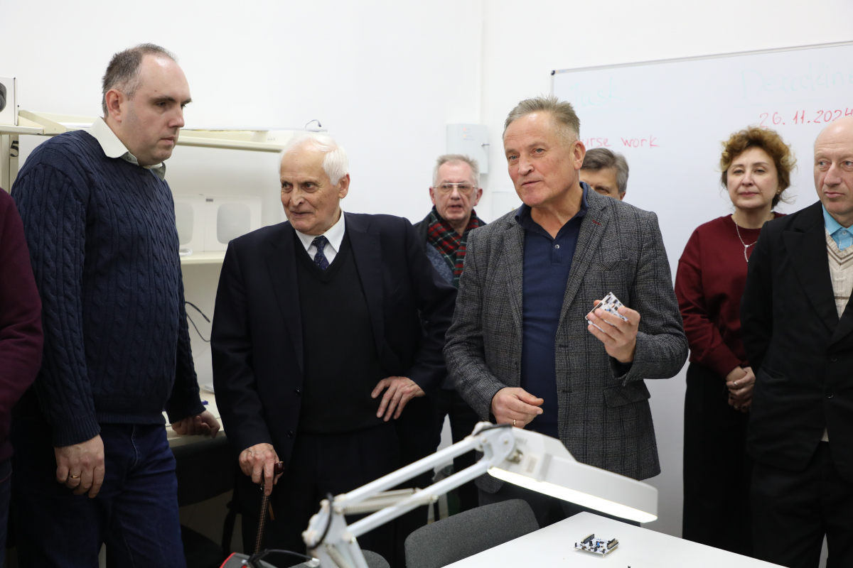 Фото з відкриття лабораторії