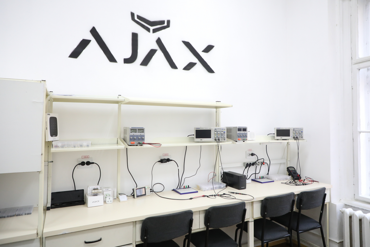 Фото з відкриття лабораторії