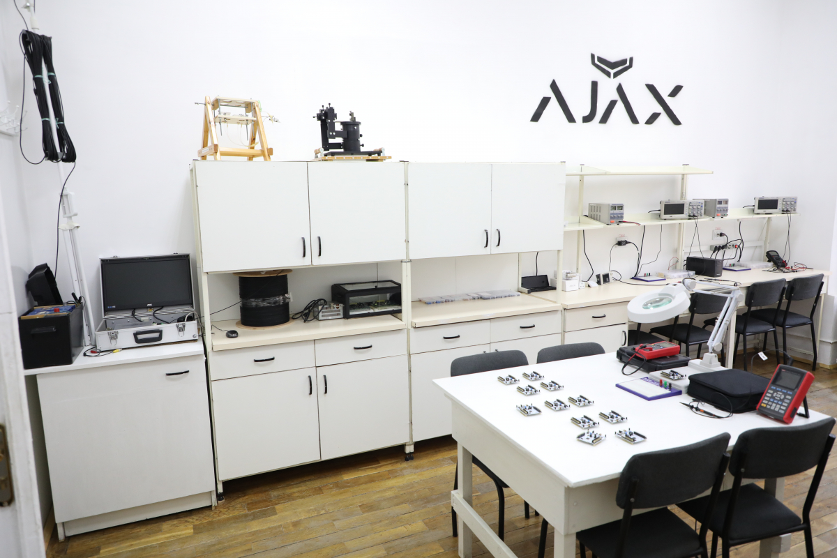 Фото з відкриття лабораторії