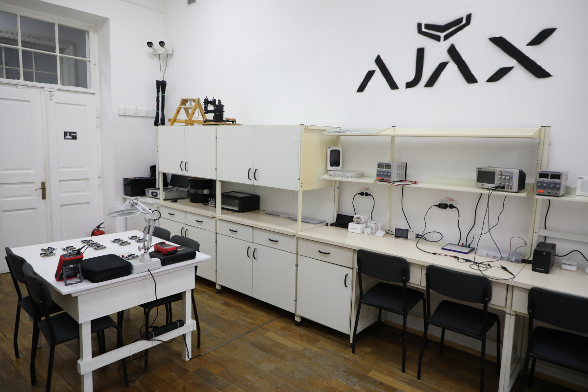 Фото з відкриття лабораторії