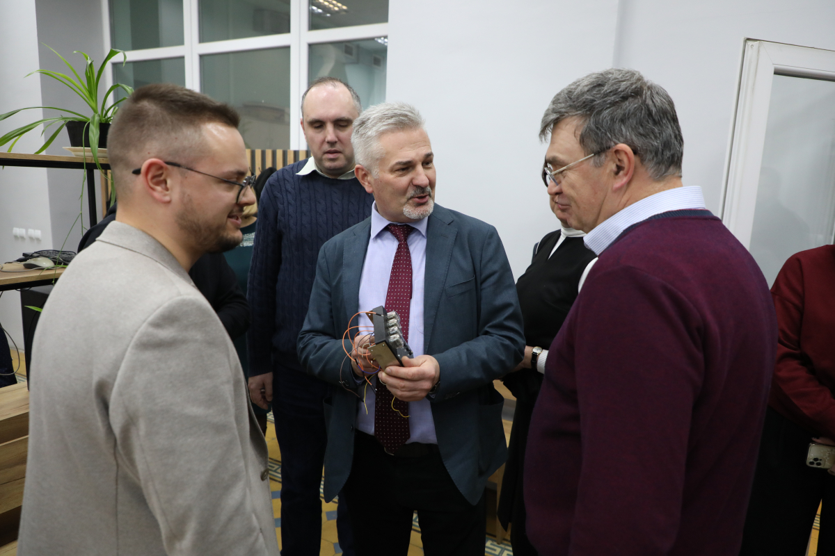 Фото з відкриття лабораторії