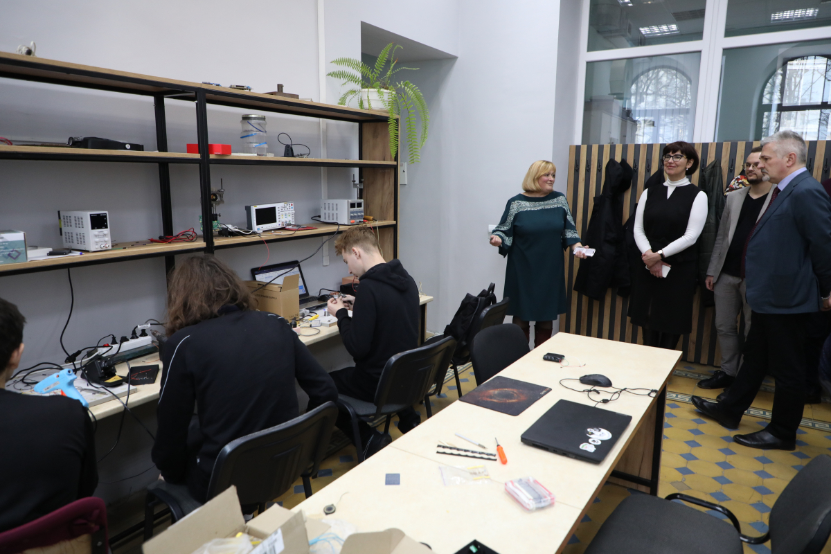 Фото з відкриття лабораторії