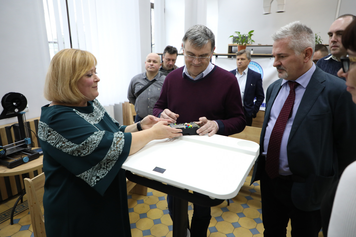 Фото з відкриття лабораторії