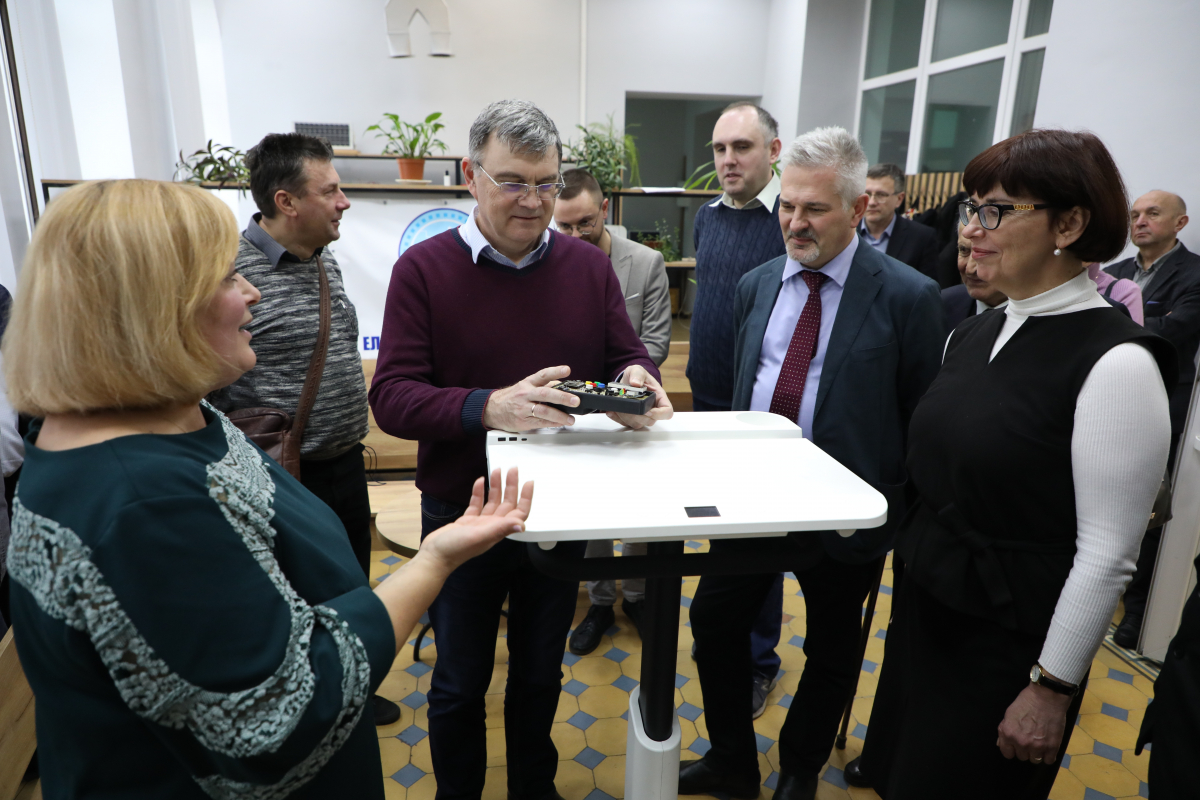 Фото з відкриття лабораторії