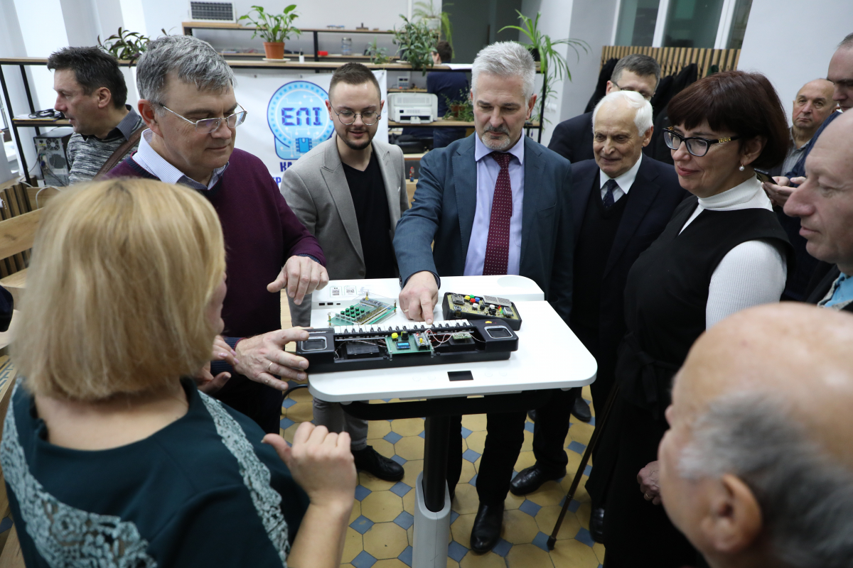 Фото з відкриття лабораторії