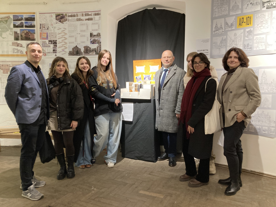 Фото з виставки