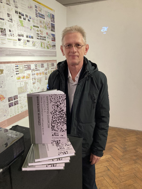 Монографія Степана Тупіся