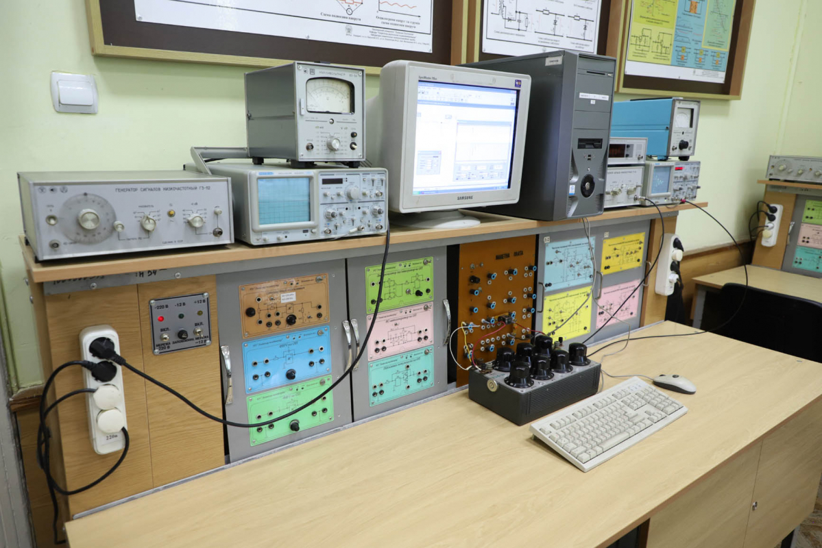 Лабораторія схемотехніки телекомунікаційних засобів