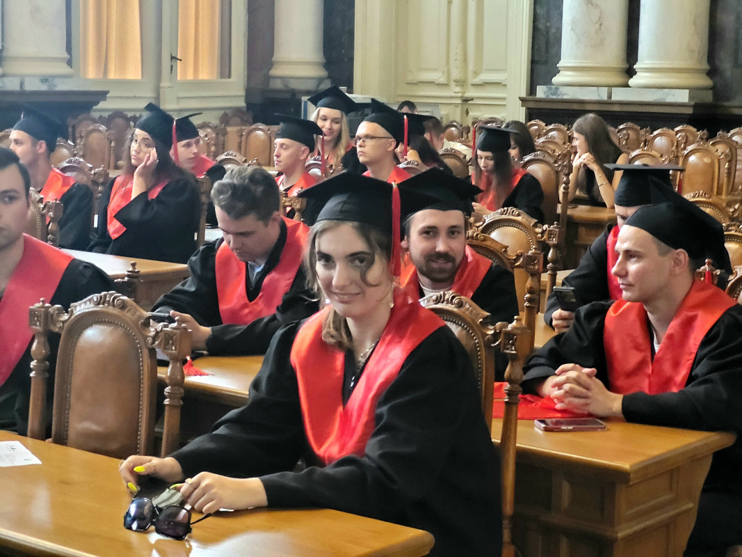 Фото із вручення дипломів