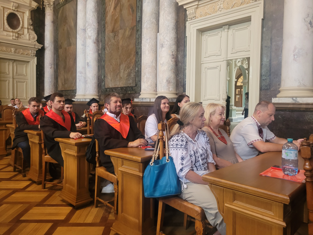 Фото із вручення дипломів