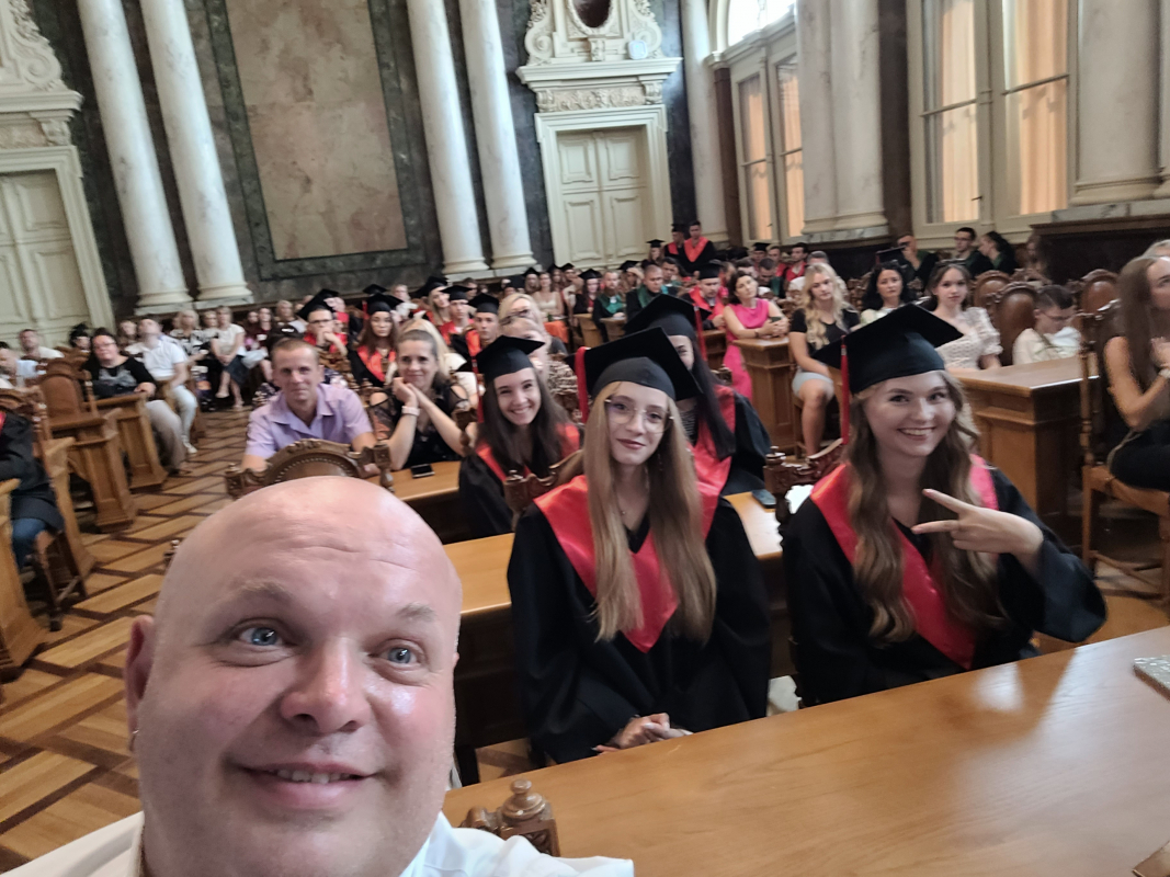 Фото із вручення дипломів