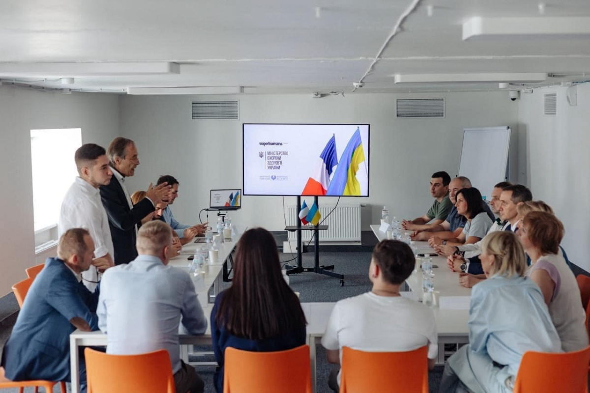 Фото із заходу