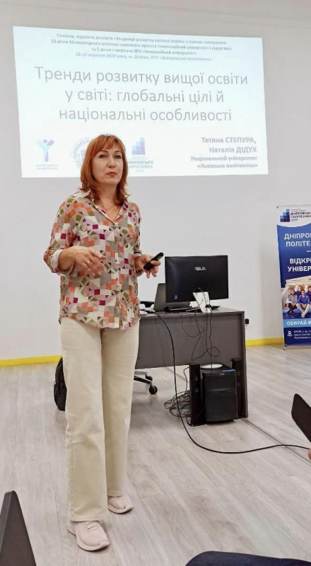 Фото із заходу