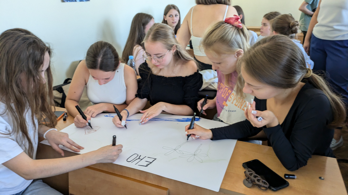 Фото із заходу