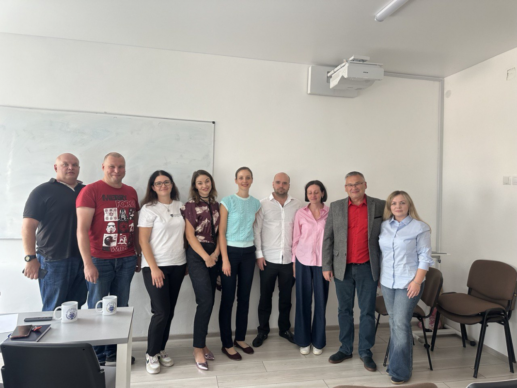 Фото із заходу