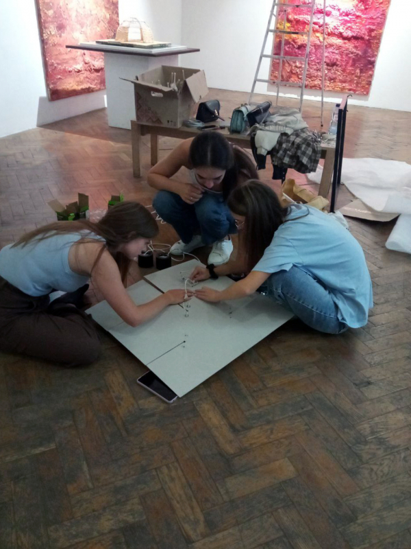 Фото з підготовки до виставки