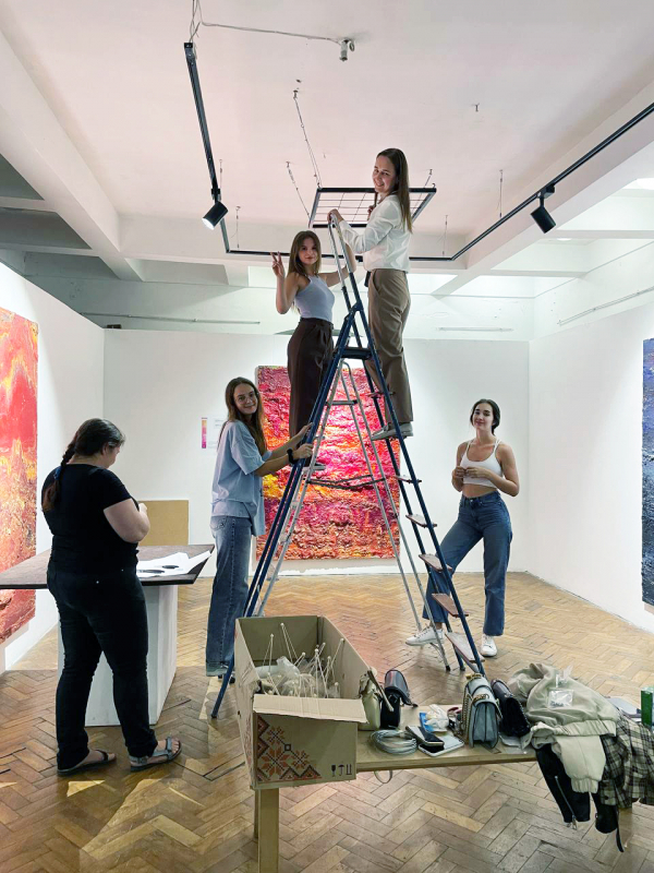 Фото з підготовки до виставки