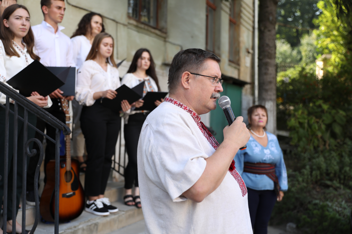 Фото з відкриття горельєфа