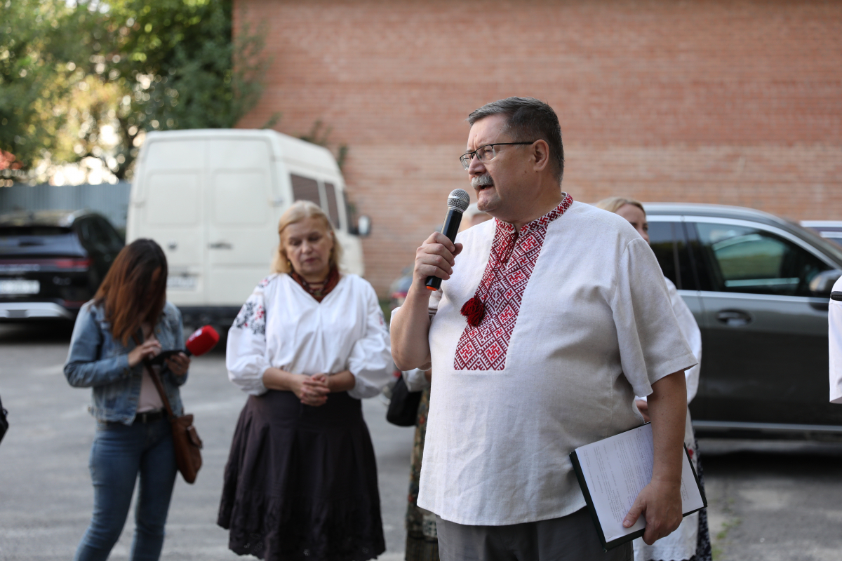 Фото з відкриття горельєфа