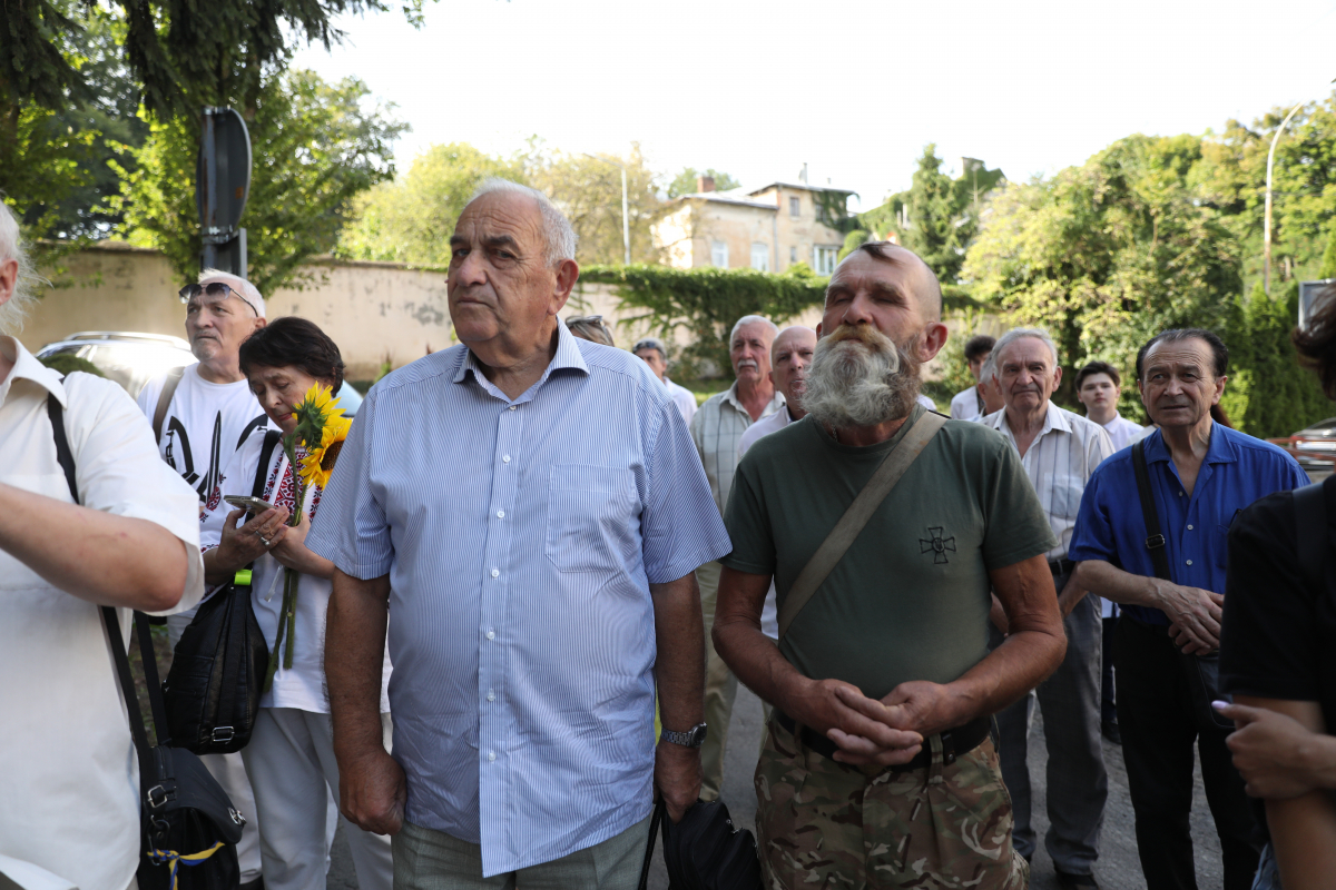 Фото з відкриття горельєфа