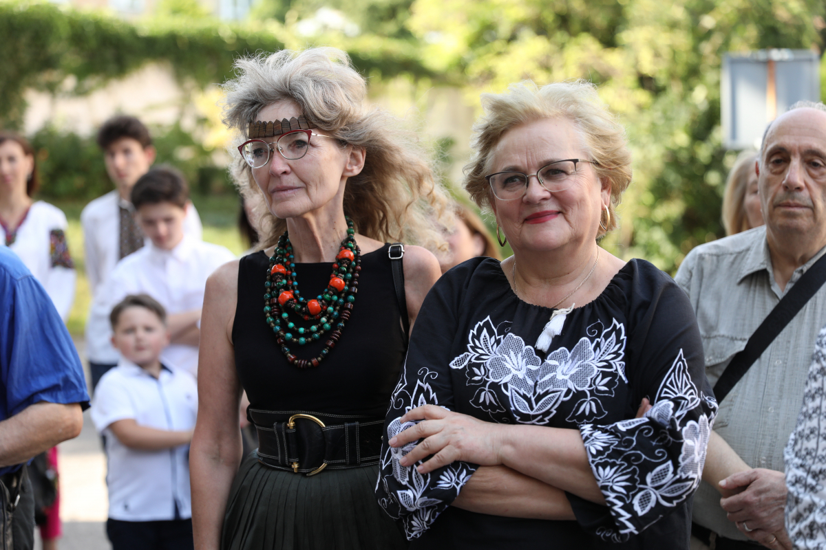 Фото з відкриття горельєфа