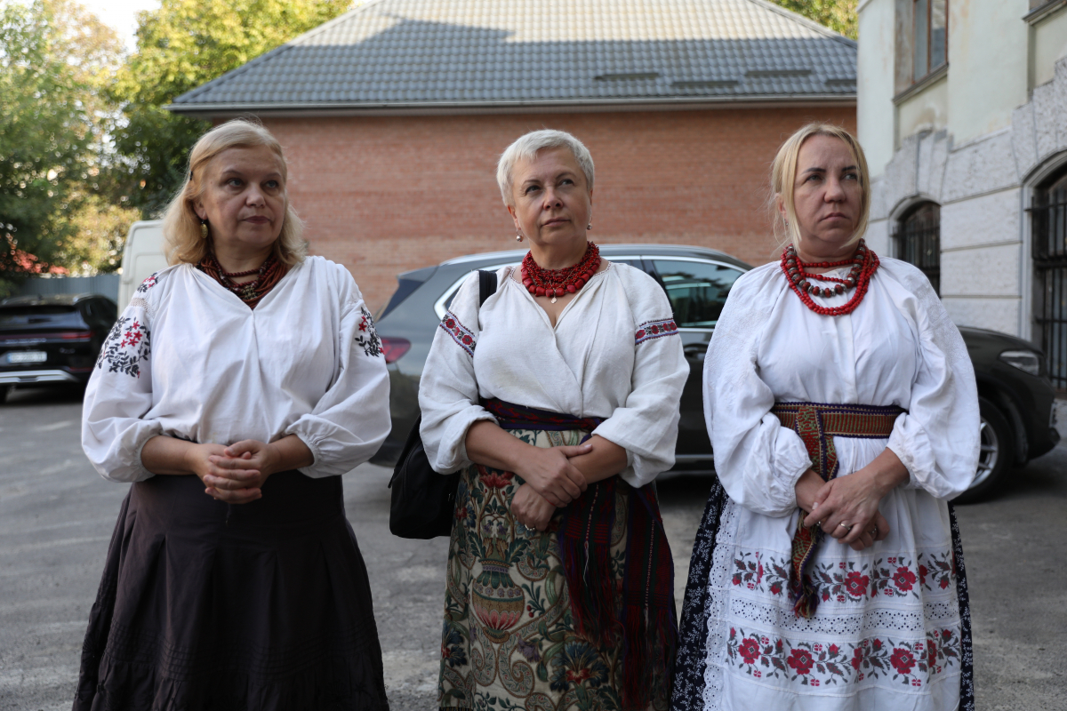 Фото з відкриття горельєфа