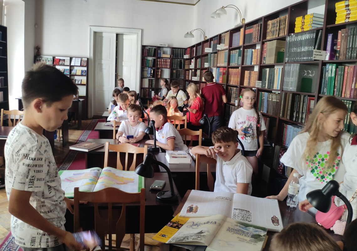 Фото з відвідин бібліотеки