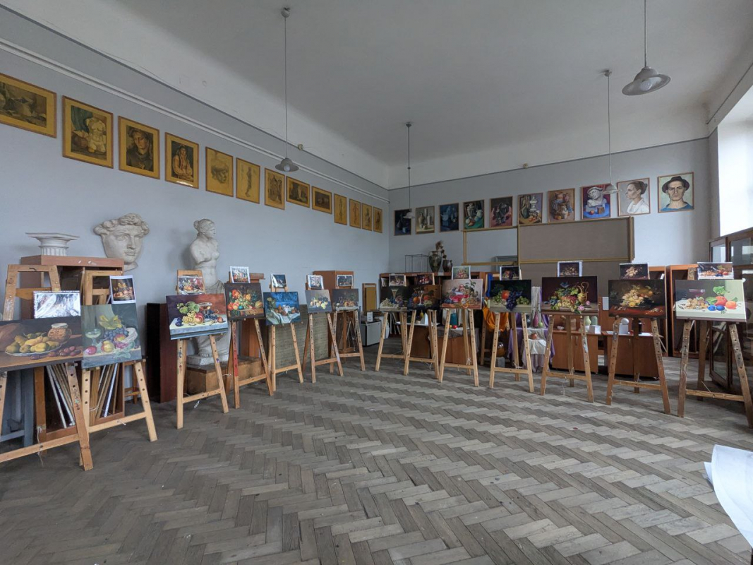 Фото із заходу