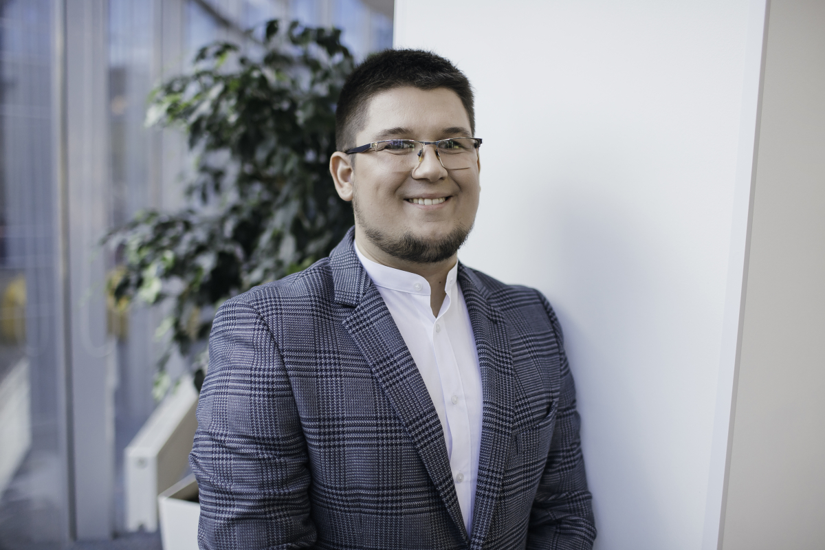 Фото із заходу