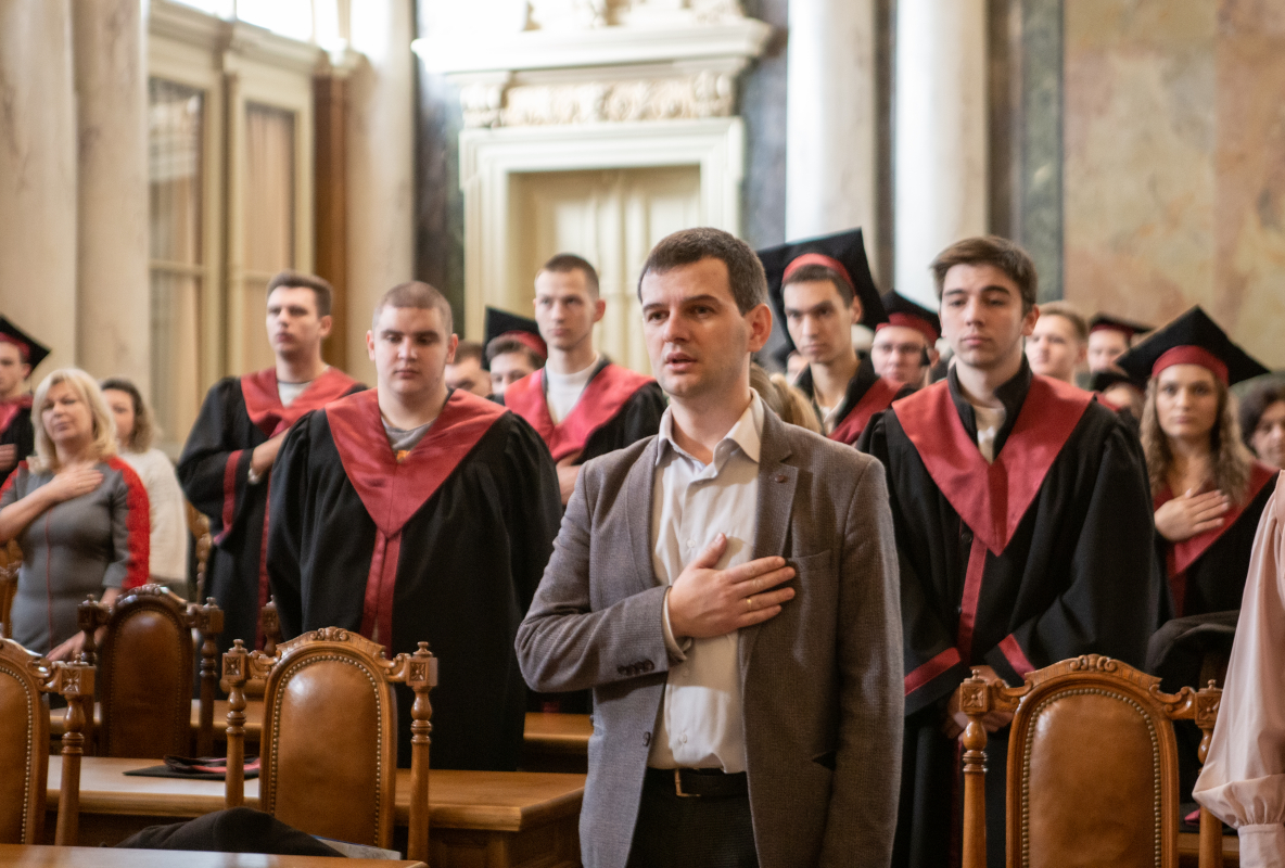 Фото із вручення дипломів