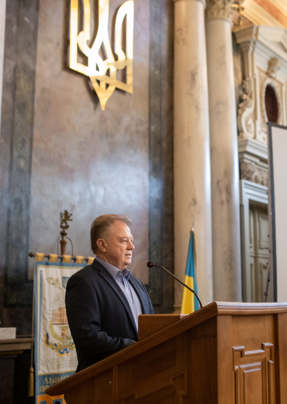 Фото із вручення дипломів