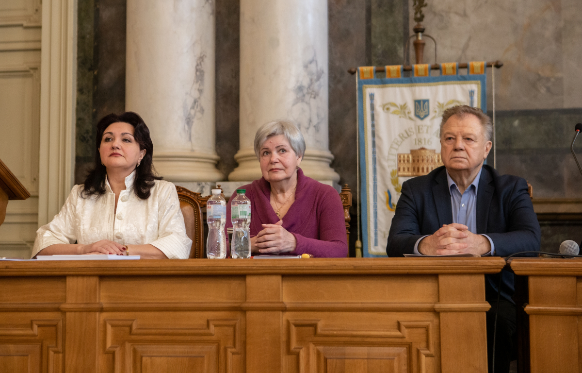 Фото із вручення дипломів