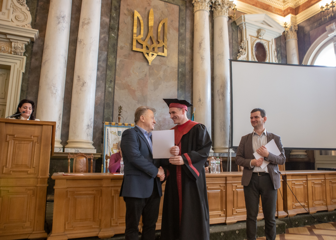 Фото із вручення дипломів