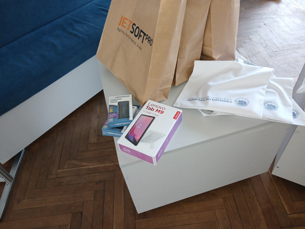 Фото з нагородження переможців олімпіади