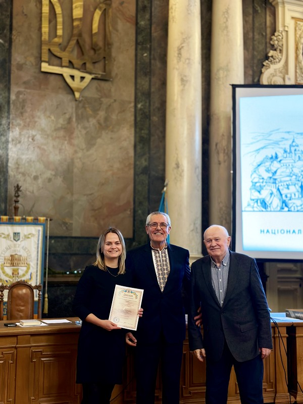 Фото з нагородження переможців конкурсу