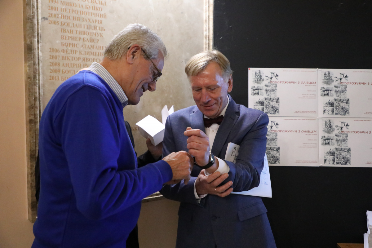 Фото з відкриття виставки