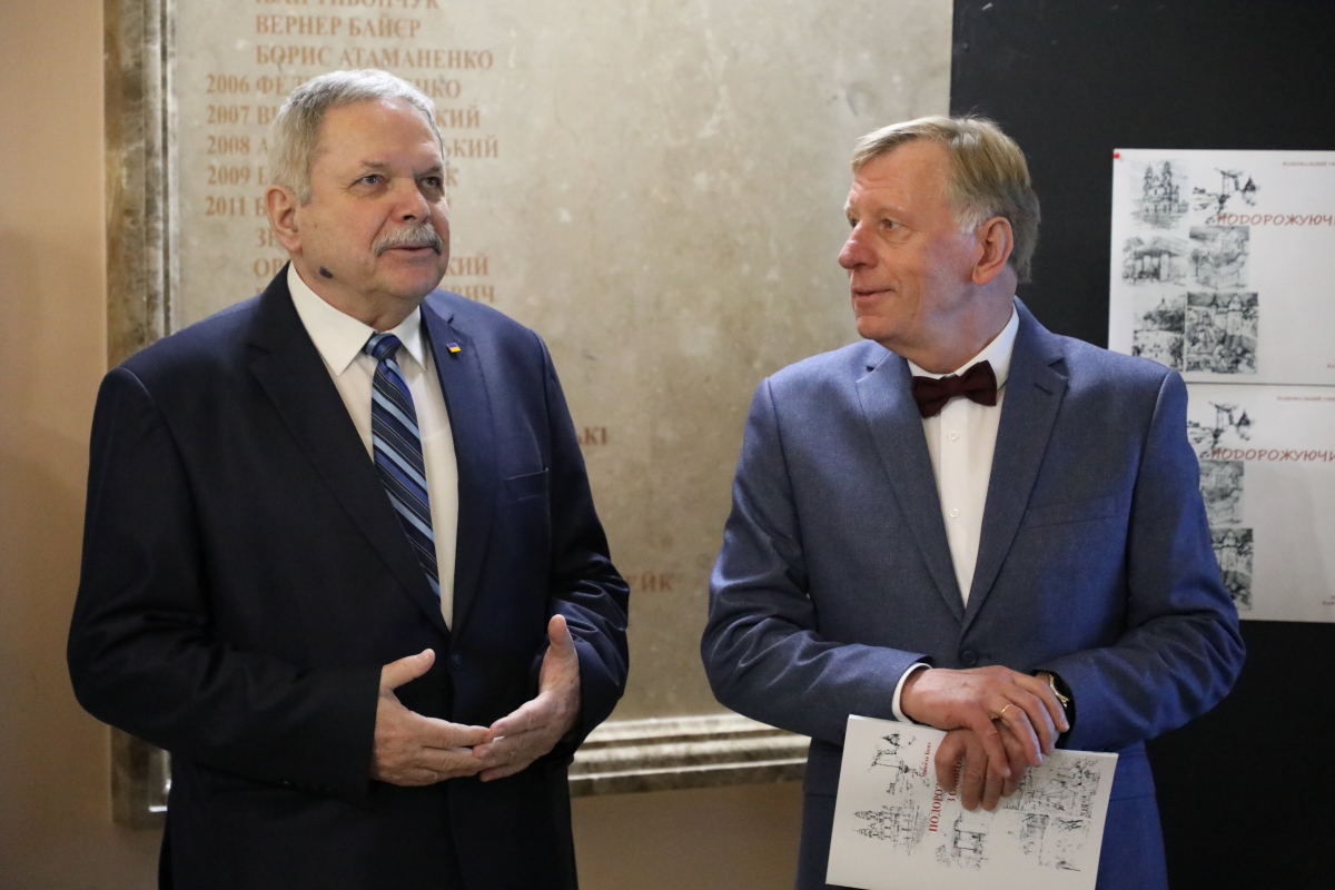 Фото з відкриття виставки