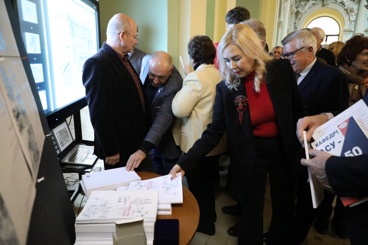 Фото з відкриття виставки