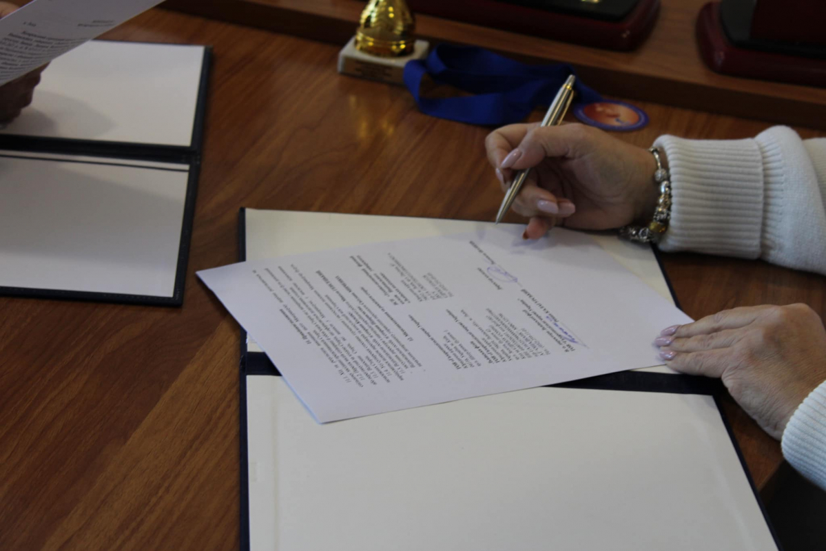 Фото з підписання меморандуму