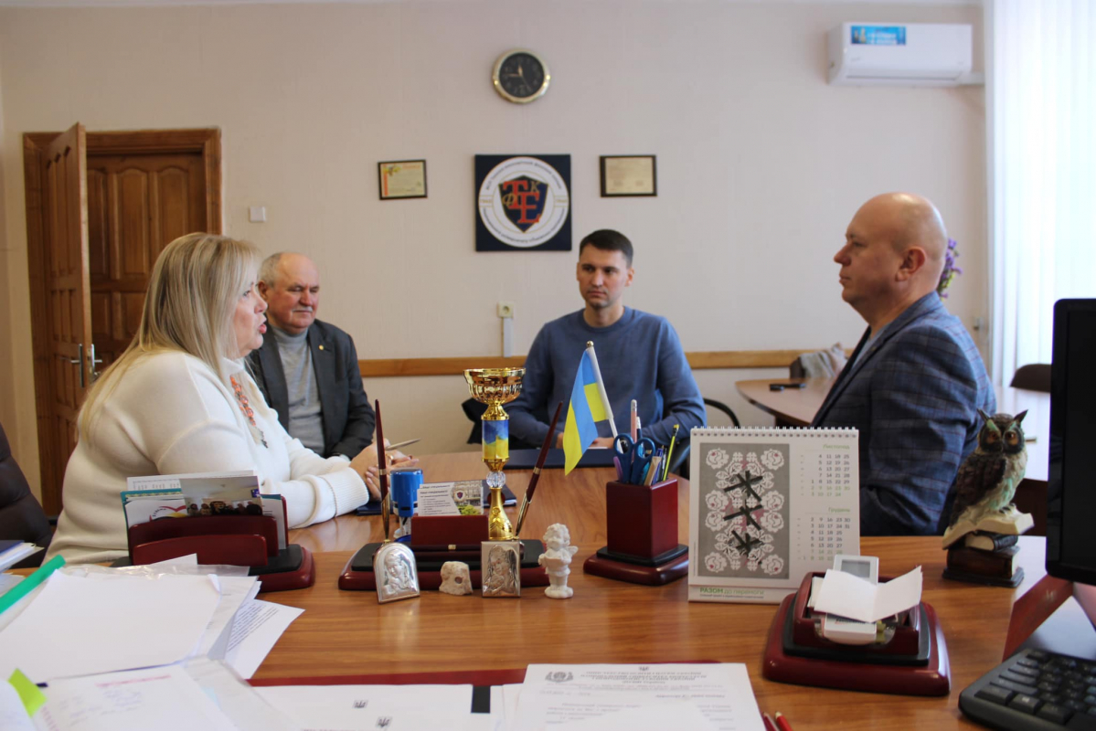 Фото з підписання меморандуму