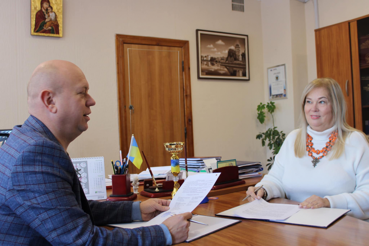 Фото з підписання меморандуму