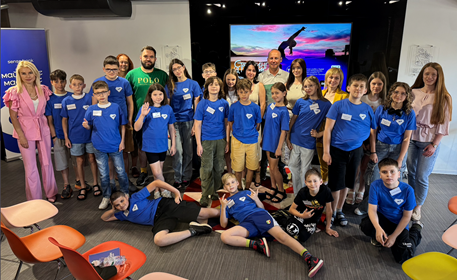 Фото із заходу