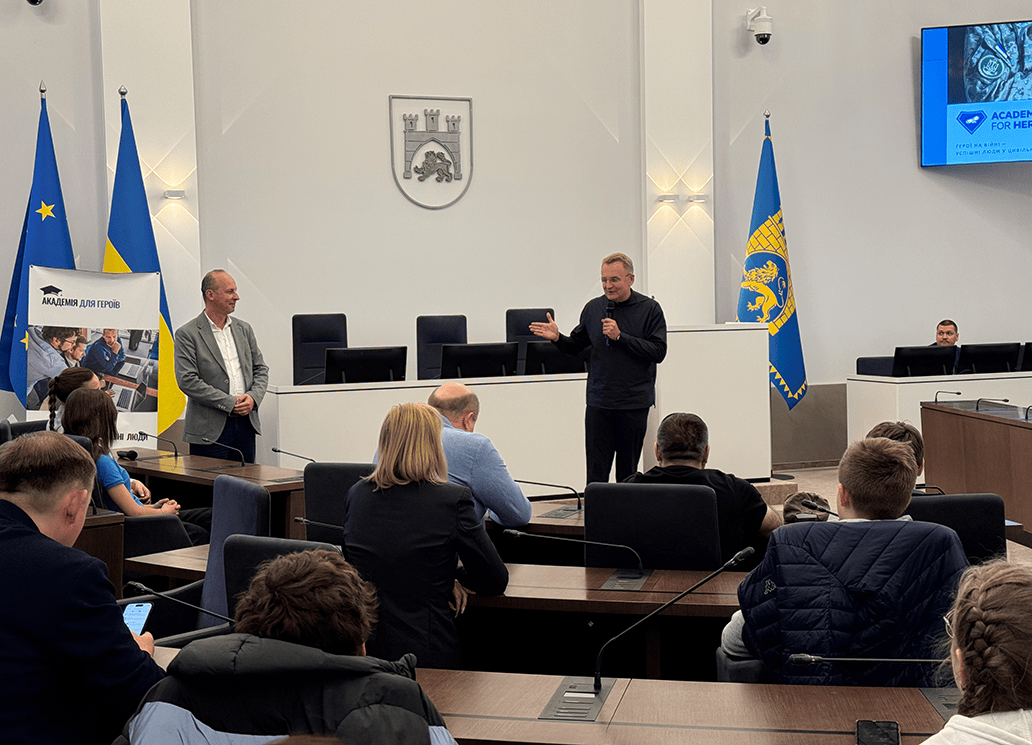 Фото із заходу