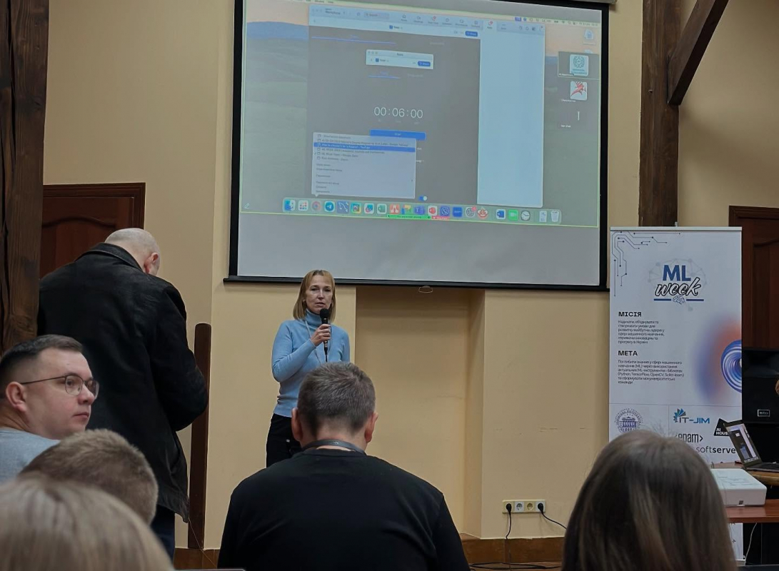 Фото із заходу