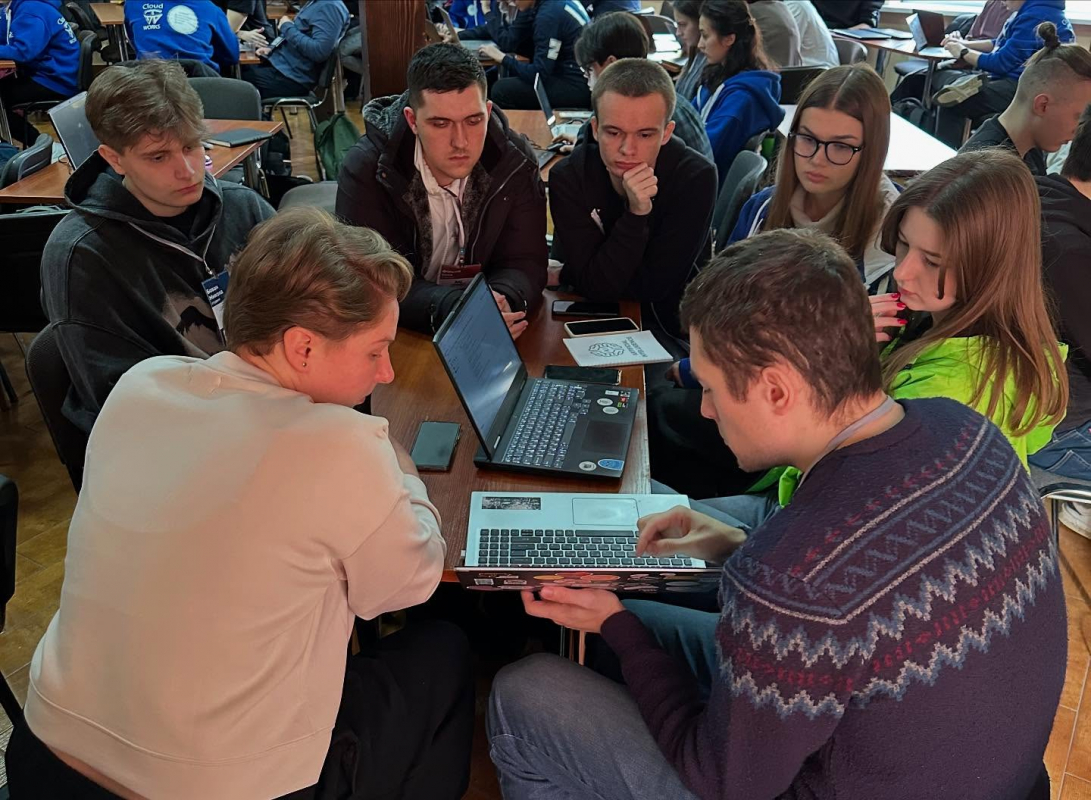 Фото із заходу